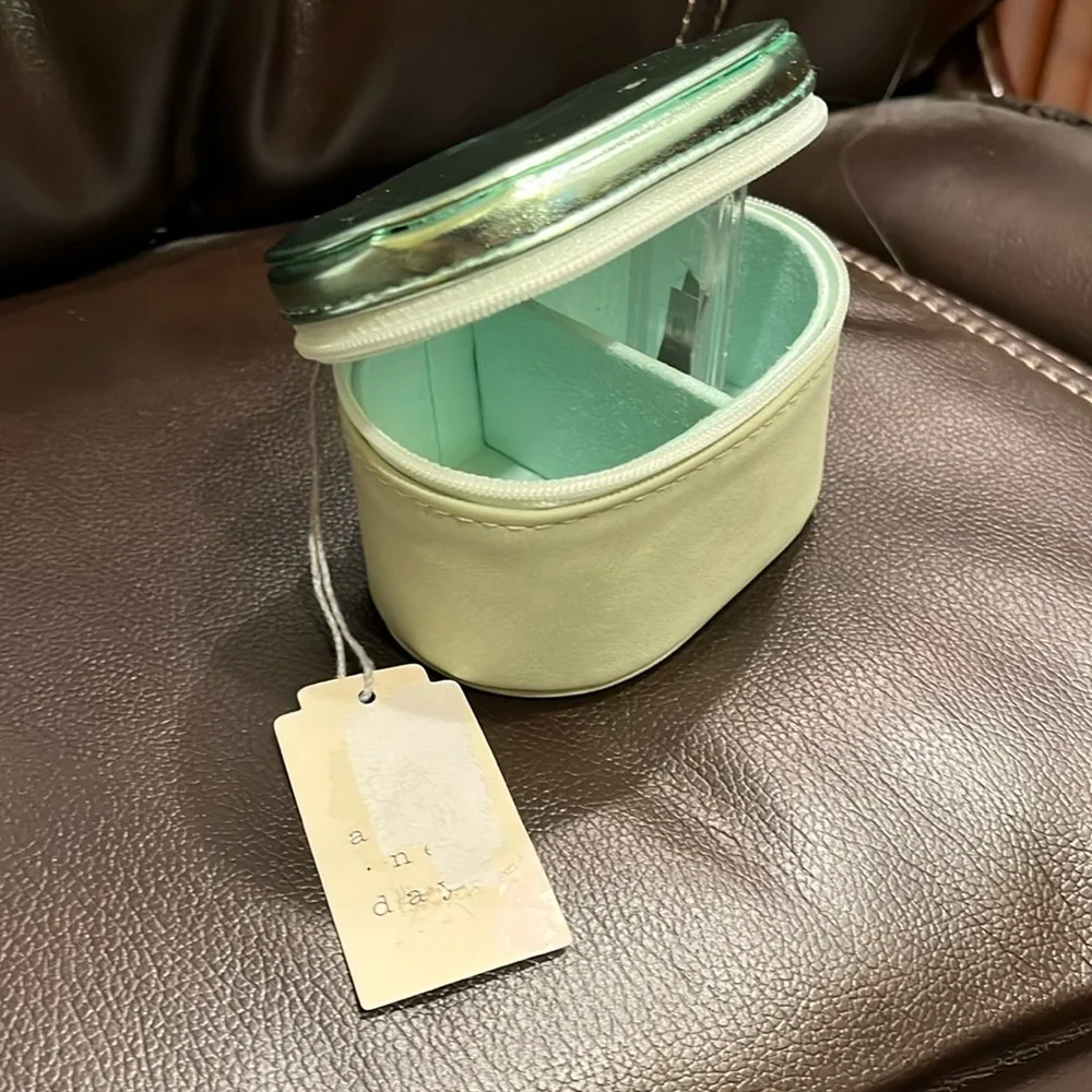 Mint Mini Travel Jewelry Case • Zip Organizer for Rings Earrings Necklace NWT